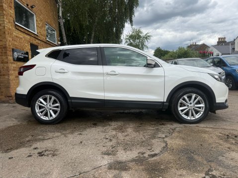 Nissan Qashqai 1.2 DIG-T Acenta Premium SUV 5dr Petrol Manual 2WD 8