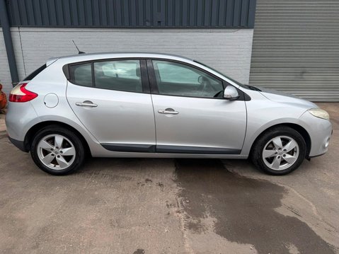 Renault Megane 1.5 dCi Dynamique TomTom Euro 5 5dr 8