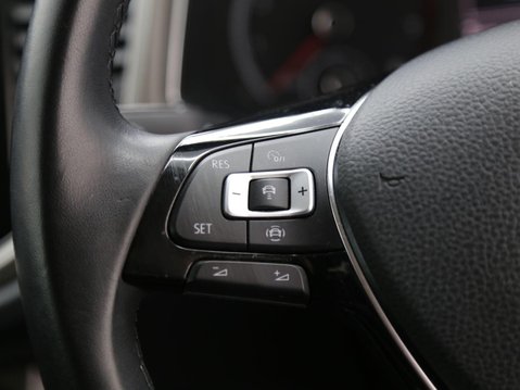 Volkswagen T-Roc 1.0 TSI Design Euro 6 (s/s) 5dr 11