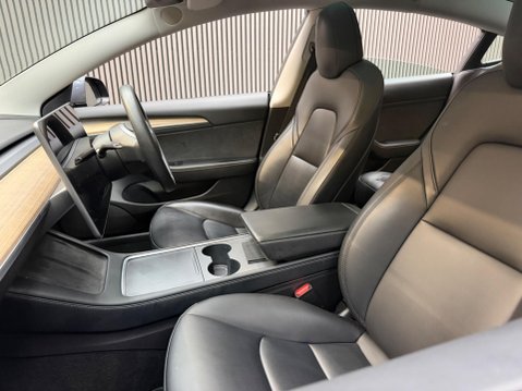 Tesla Model 3 (Dual Motor) Long Range Auto 4WDE 4dr 46