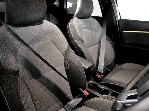 Renault Captur 1.6 E-TECH techno SUV 5dr Petrol Hybrid Auto Euro 6 (s/s) (145 ps) Air Con 11