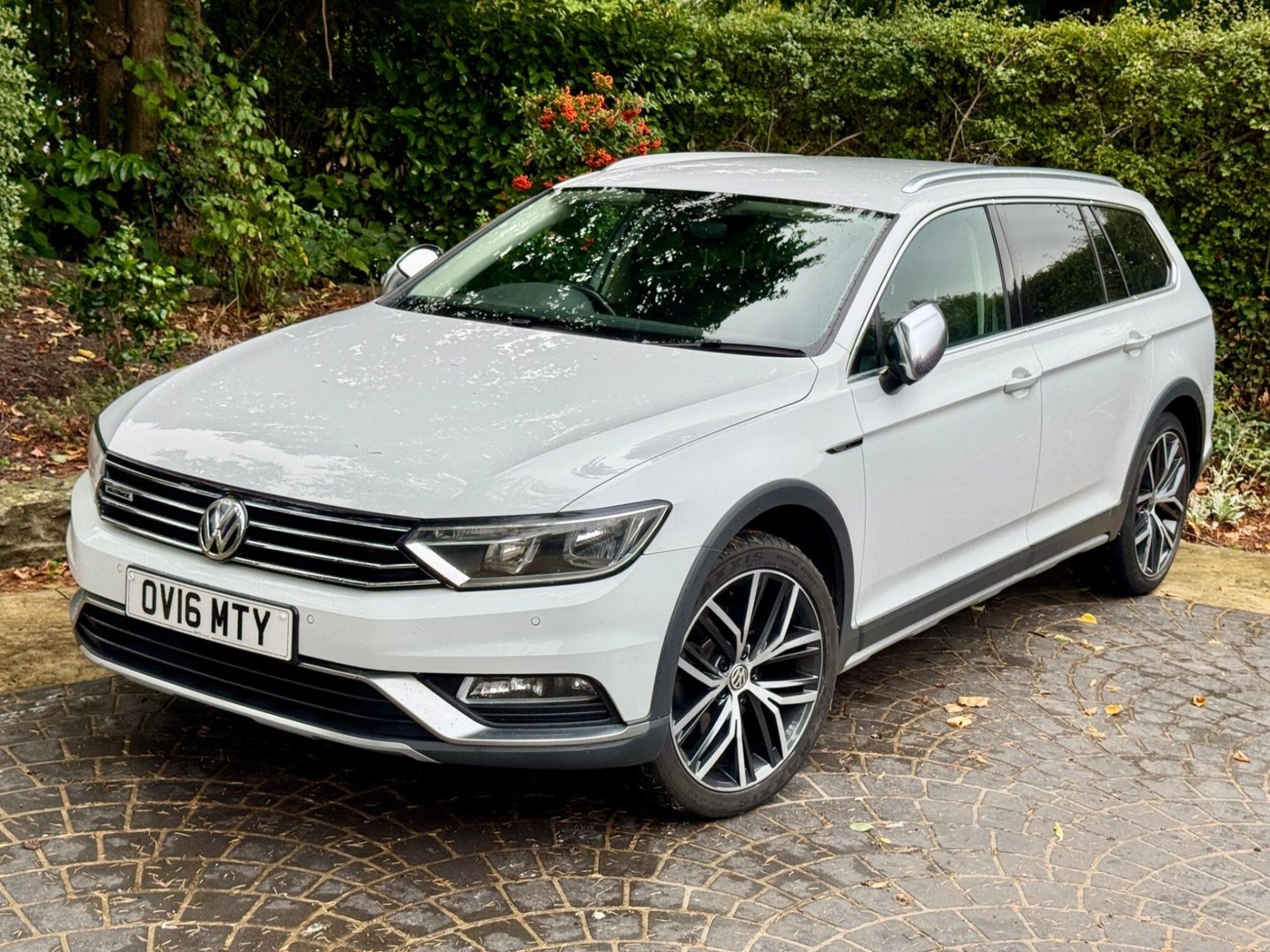 2016 Volkswagen Passat exterior view