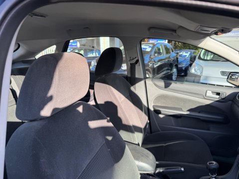 Ford Focus 2.0 TDCi Ghia 5dr IV 10