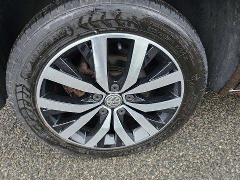 Volkswagen Caravelle 2.0 BiTDI BlueMotion Tech Executive MPV 5dr Diesel DSG 4Motion Euro 6 (s/s) 60