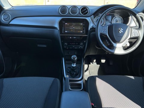 Suzuki Vitara SZ-T BOOSTERJET MHEV 3