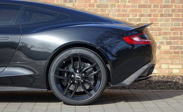 Aston Martin Vanquish Carbon Edition 11