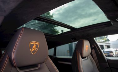 Lamborghini Urus 13