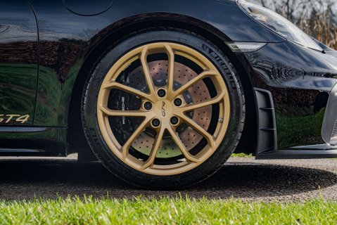 Porsche 718 Cayman GT4 6