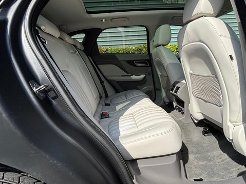 Jaguar F-Pace PORTFOLIO AWD 30