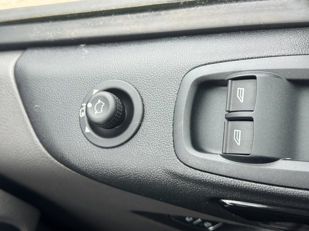 Ford Transit Custom Crew Cab LWB L2H1 Low Roof Limited 320 Air Con Sensors EURO 6 27