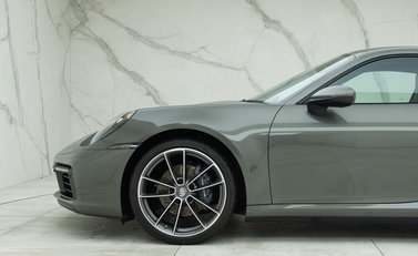 Porsche 911 Carrera (992) 25