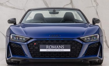 Audi R8 V10 Performance Carbon Black Spyder 18