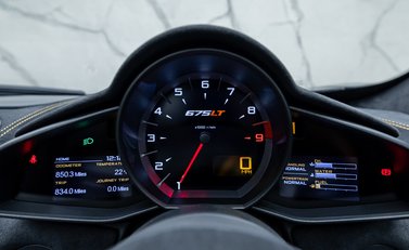 McLaren 675LT Spider MSO Carbon Series 25