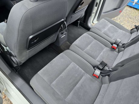 Volkswagen Touran 1.4 TSI SE MPV 5dr Petrol DSG Euro 5 (140 ps) 21