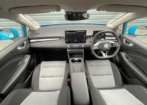 MG MG4 EV URBAN 53.9kWh PREMIUM LONG RANGE 11