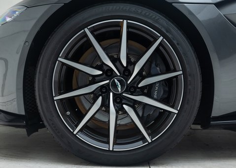 Aston Martin V8 Vantage 