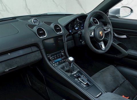 Porsche 718 Boxster Spyder 17