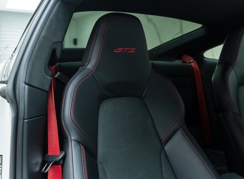 Porsche 911 Carrera 4 GTS (992) 15