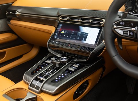 Aston Martin Vanquish Volante 24