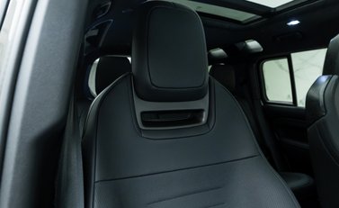 Land Rover Defender 110 OCTA EDITION ONE 17