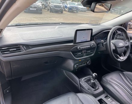 Ford Focus 1.0 Focus Vignale 5dr 32