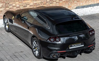 Ferrari GTC4 Lusso T 9