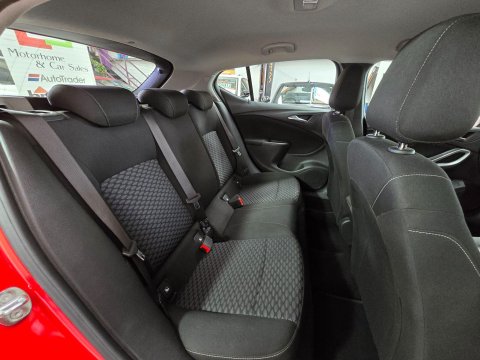 Vauxhall Astra 1.0i Turbo ecoFLEX Tech Line Euro 6 (s/s) 5dr 14