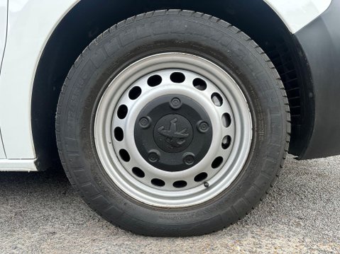Peugeot Expert BLUEHDI PROFESSIONAL PREMIUM L1 8