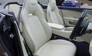 Aston Martin Vanquish Volante 20
