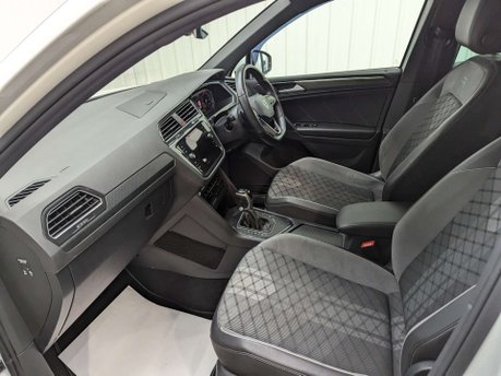 Volkswagen Tiguan 1.5 Tiguan R-Line TSi Semi-Auto 5dr 54
