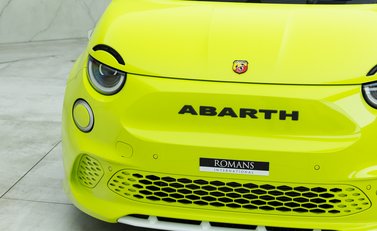 Abarth 500e Scorpionissima Cabrio 29