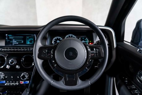 Rolls-Royce Cullinan V12. DYNAMIC PACKAGE. ACTIVE CRUISE. SHOOTING STAR HEADLINER. HUD 38