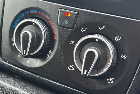 Peugeot Boxer 333 L1 H1 120 ps BlueHdi Professional - Sat Nav & Air Con 18