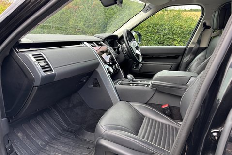 Land Rover Discovery D300 HSE Panel Van - Rear Seat Conversion / Black Pack 15