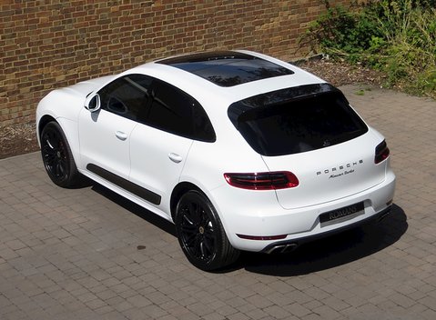 Porsche Macan Turbo 8