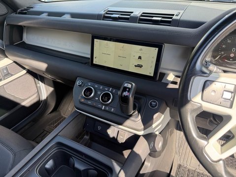 Land Rover Defender 3.0 D300 MHEV X-Dynamic SE Auto 4WD Euro 6 (s/s) 5dr 18