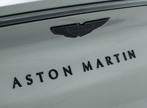 Aston Martin DBX 707 36