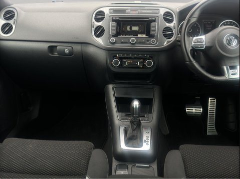 Volkswagen Tiguan 2.0 TDI BlueMotion Tech R-Line DSG 4WD Euro 5 (s/s) 5dr (Nav) 25