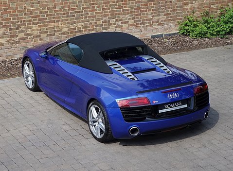 Audi R8 V10 Spyder 4