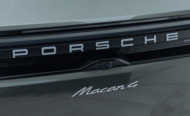Porsche Macan 4 Electric 35