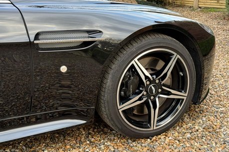 Aston Martin Vantage S V8 ROADSTER 3