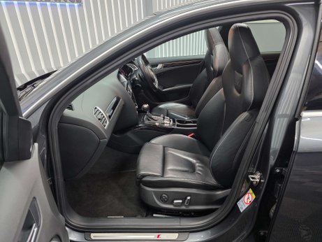 Audi RS4 4.2 FSI V8 Estate 5dr Petrol S Tronic quattro Euro 5 (450 ps) 19