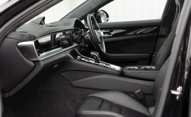 Porsche Panamera Turbo Sport Turismo 16