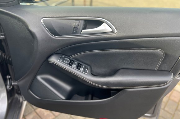 Mercedes-Benz B Class B180 1.8 CDI BLUEEFFICIENCY SPORT AUTO 19