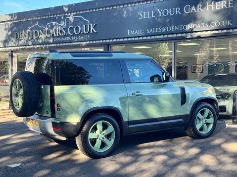 Land Rover Defender 75TH LIMITED EDITION 37