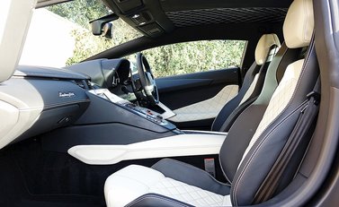 Lamborghini Aventador LP 700-4 24