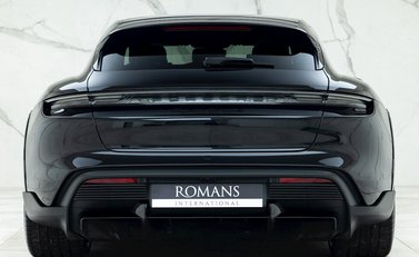 Porsche Taycan Turbo S Cross Turismo 5