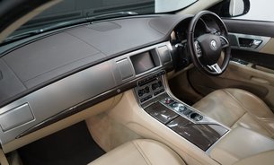 Jaguar XF D V6 PREMIUM LUXURY SPORTBRAKE One Owner Full History Rev Cam  27