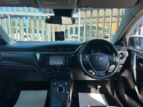Toyota Auris VVT-I ICON TECH TOURING SPORTS 28