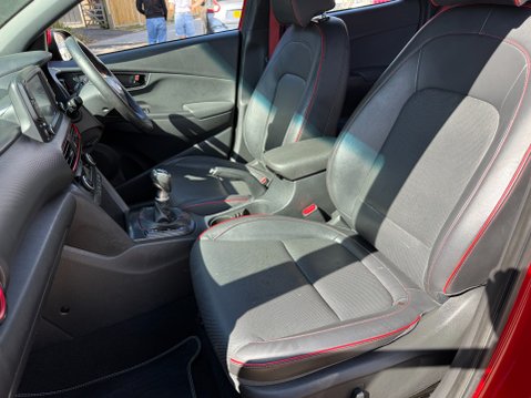 Hyundai KONA PREMIUM SE 1 OWNER 27
